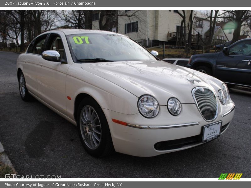 Porcelain / Champagne 2007 Jaguar S-Type 3.0