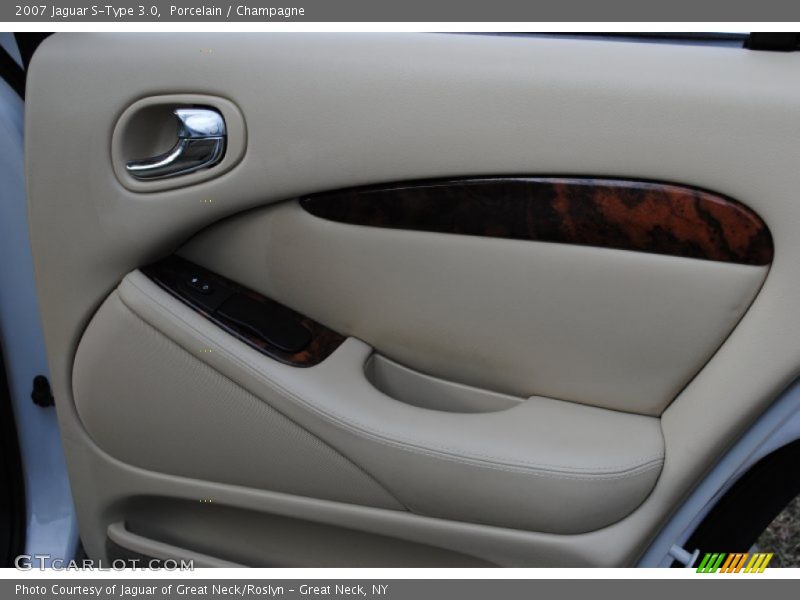 Porcelain / Champagne 2007 Jaguar S-Type 3.0