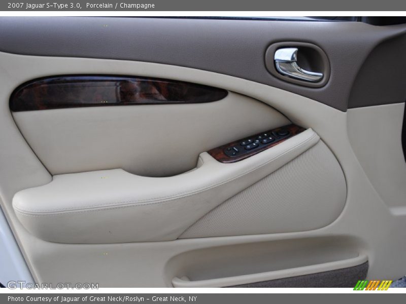 Porcelain / Champagne 2007 Jaguar S-Type 3.0