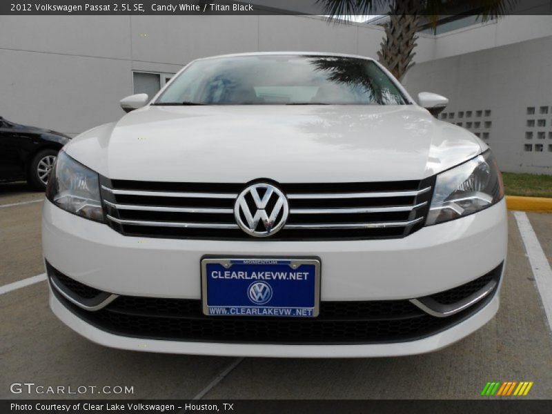 Candy White / Titan Black 2012 Volkswagen Passat 2.5L SE