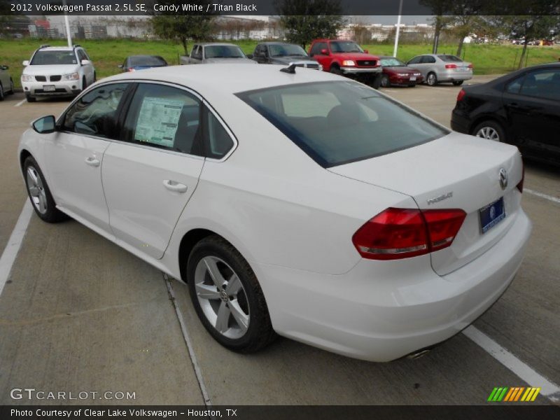 Candy White / Titan Black 2012 Volkswagen Passat 2.5L SE