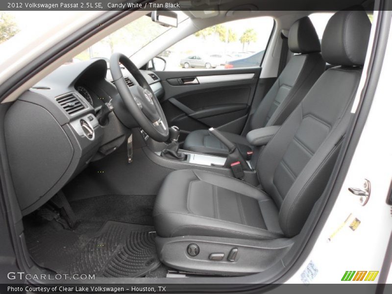 Candy White / Titan Black 2012 Volkswagen Passat 2.5L SE