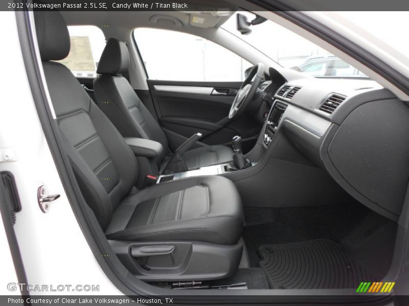 Candy White / Titan Black 2012 Volkswagen Passat 2.5L SE