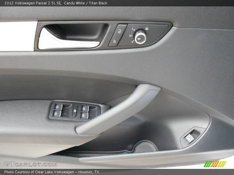 Candy White / Titan Black 2012 Volkswagen Passat 2.5L SE