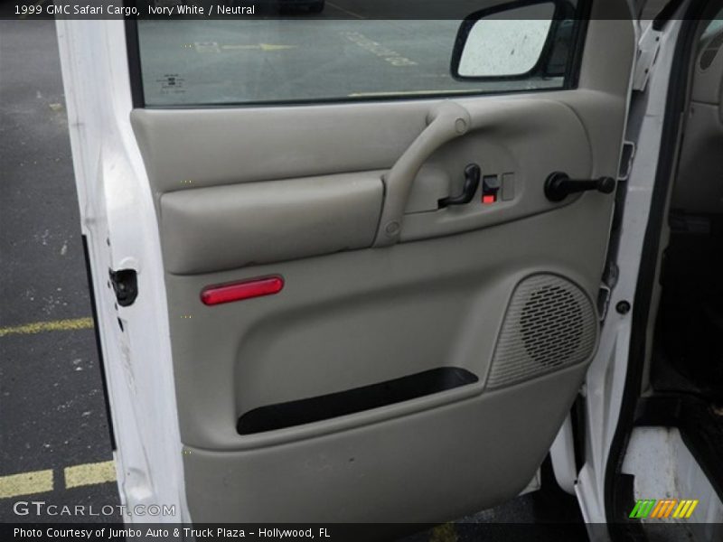 Ivory White / Neutral 1999 GMC Safari Cargo