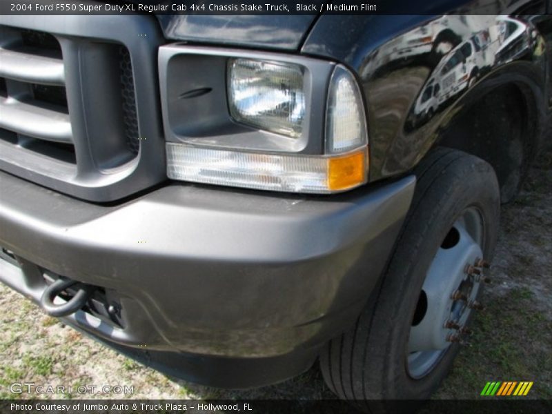 Black / Medium Flint 2004 Ford F550 Super Duty XL Regular Cab 4x4 Chassis Stake Truck