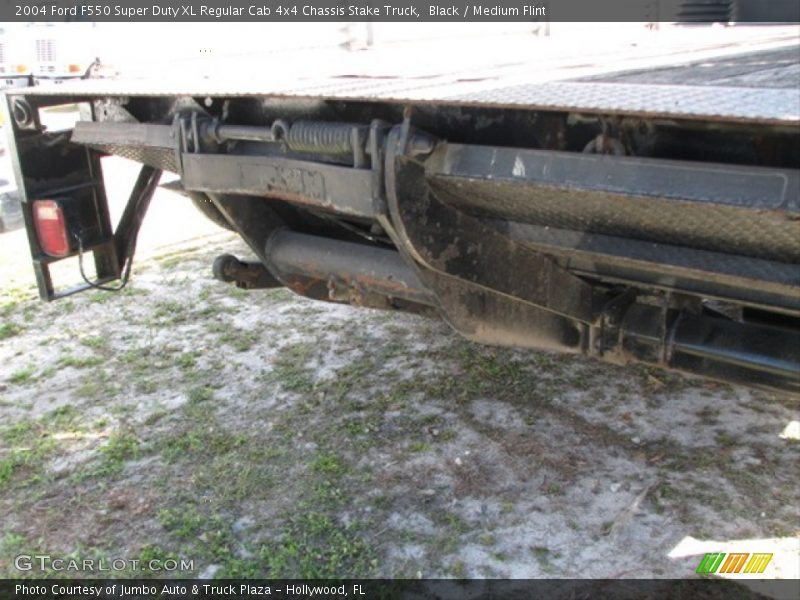 Black / Medium Flint 2004 Ford F550 Super Duty XL Regular Cab 4x4 Chassis Stake Truck