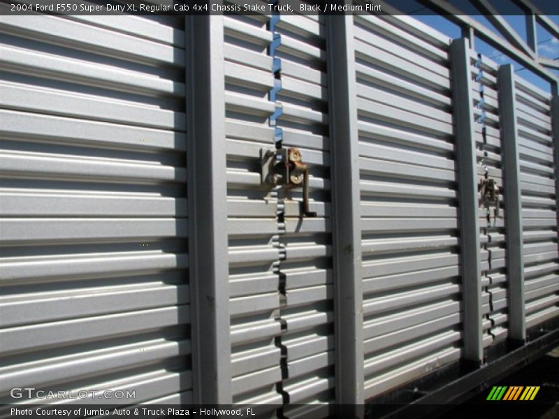 Black / Medium Flint 2004 Ford F550 Super Duty XL Regular Cab 4x4 Chassis Stake Truck