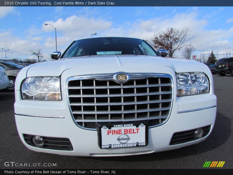 Cool Vanilla White / Dark Slate Gray 2010 Chrysler 300 Touring