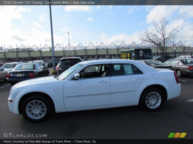 Cool Vanilla White / Dark Slate Gray 2010 Chrysler 300 Touring