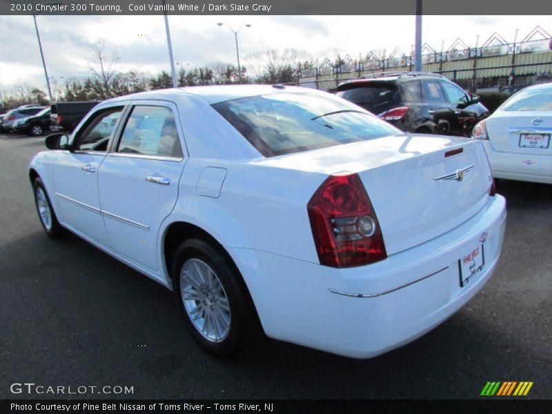 Cool Vanilla White / Dark Slate Gray 2010 Chrysler 300 Touring