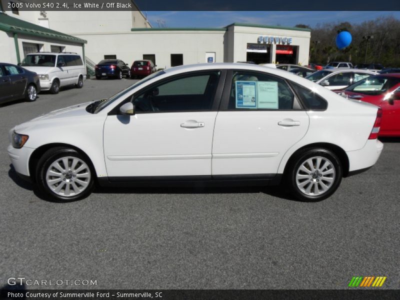Ice White / Off Black 2005 Volvo S40 2.4i