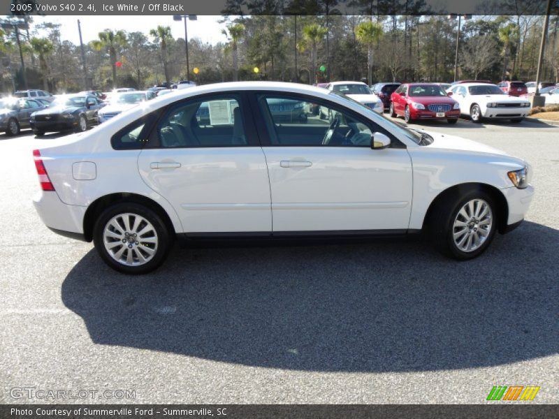 Ice White / Off Black 2005 Volvo S40 2.4i
