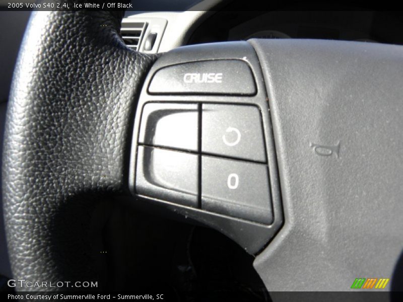 Ice White / Off Black 2005 Volvo S40 2.4i