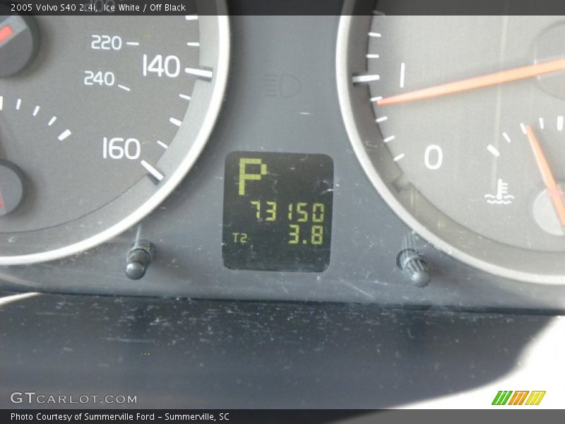 Ice White / Off Black 2005 Volvo S40 2.4i