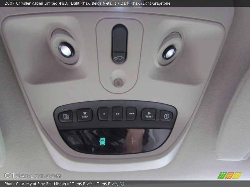 Controls of 2007 Aspen Limited 4WD