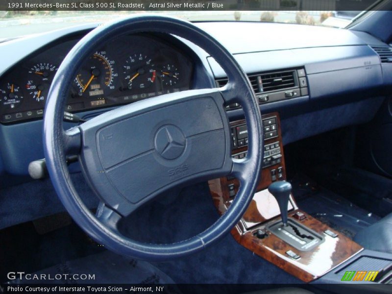 Dashboard of 1991 SL Class 500 SL Roadster