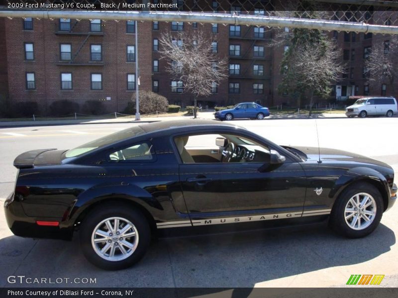 Black / Medium Parchment 2009 Ford Mustang V6 Coupe