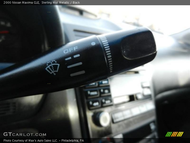 Sterling Mist Metallic / Black 2000 Nissan Maxima GLE
