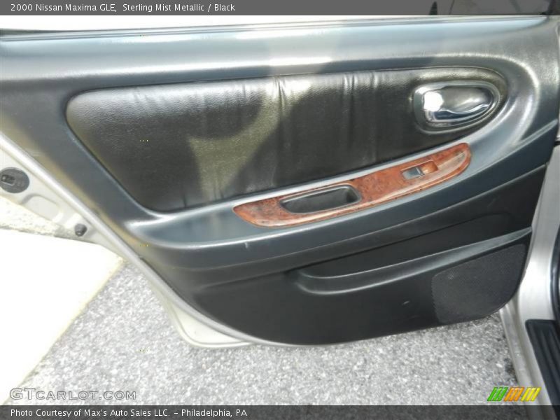 Sterling Mist Metallic / Black 2000 Nissan Maxima GLE