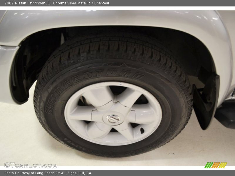Chrome Silver Metallic / Charcoal 2002 Nissan Pathfinder SE