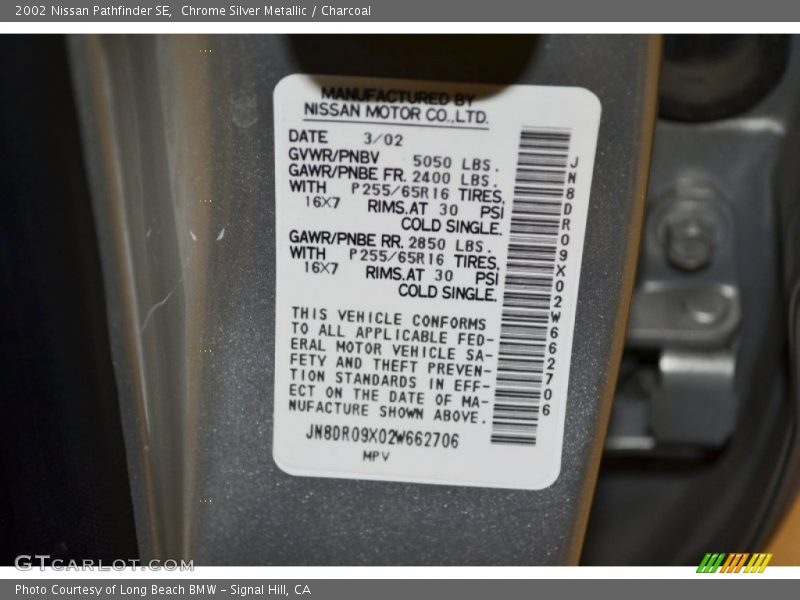 Chrome Silver Metallic / Charcoal 2002 Nissan Pathfinder SE