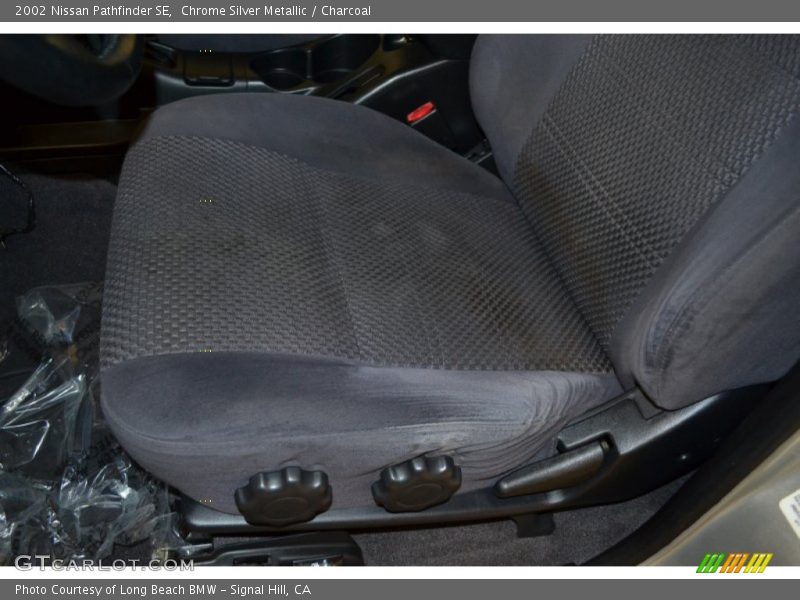 Chrome Silver Metallic / Charcoal 2002 Nissan Pathfinder SE