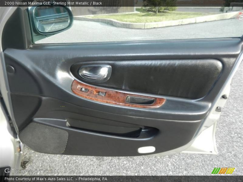 Sterling Mist Metallic / Black 2000 Nissan Maxima GLE