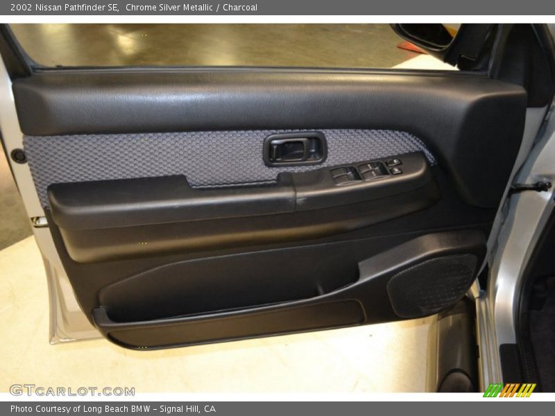 Chrome Silver Metallic / Charcoal 2002 Nissan Pathfinder SE