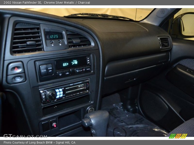 Chrome Silver Metallic / Charcoal 2002 Nissan Pathfinder SE