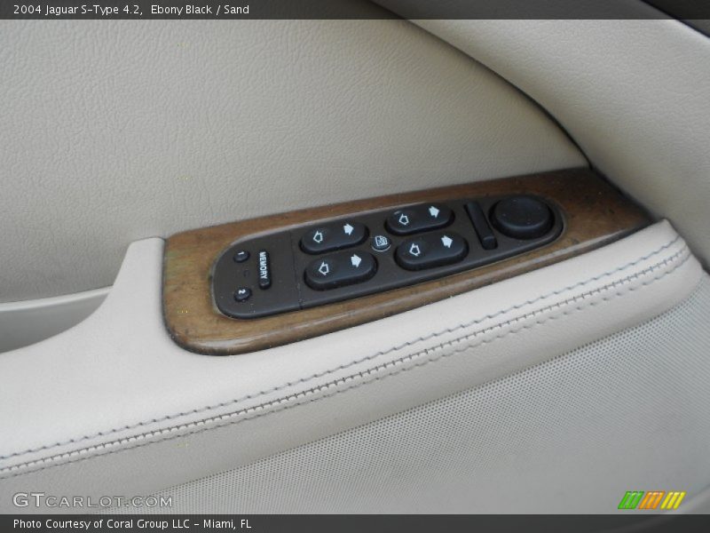 Ebony Black / Sand 2004 Jaguar S-Type 4.2