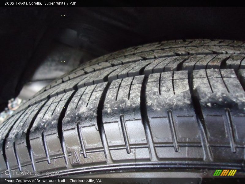 Super White / Ash 2009 Toyota Corolla