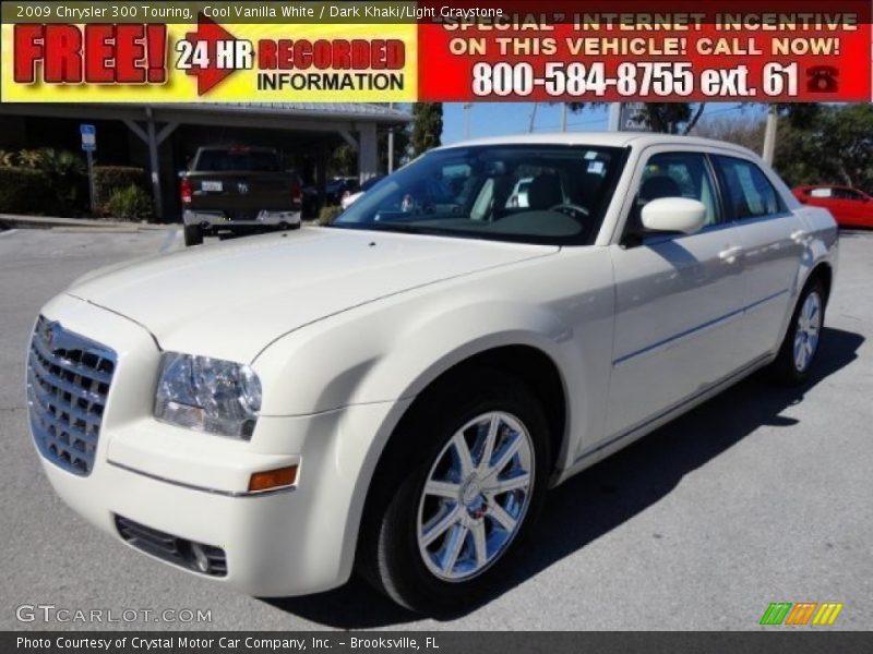 Cool Vanilla White / Dark Khaki/Light Graystone 2009 Chrysler 300 Touring