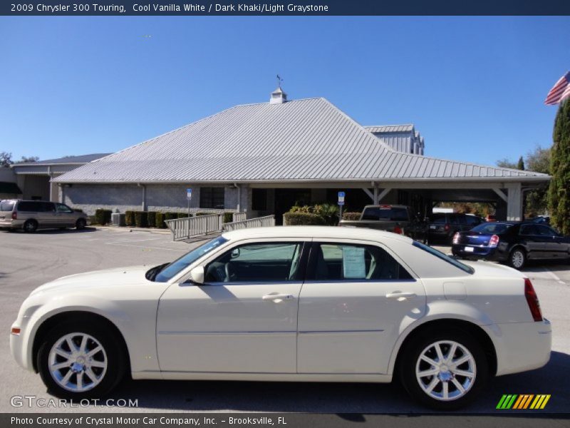 Cool Vanilla White / Dark Khaki/Light Graystone 2009 Chrysler 300 Touring