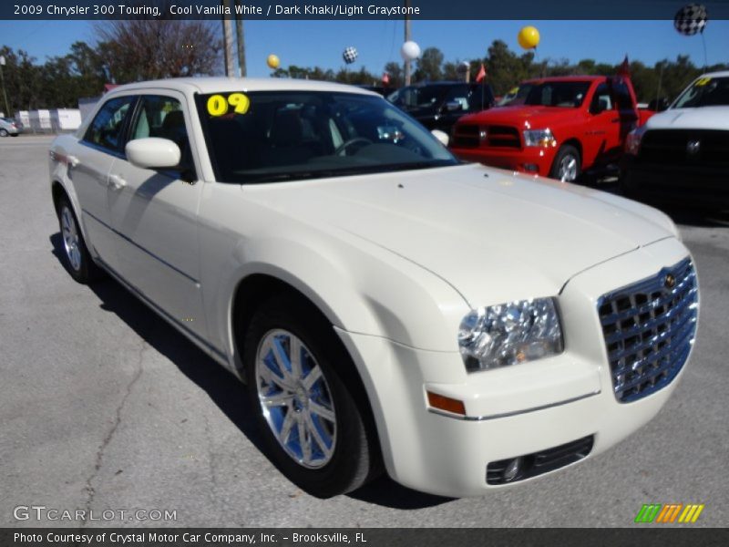 Cool Vanilla White / Dark Khaki/Light Graystone 2009 Chrysler 300 Touring