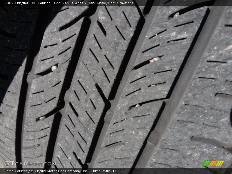 Cool Vanilla White / Dark Khaki/Light Graystone 2009 Chrysler 300 Touring