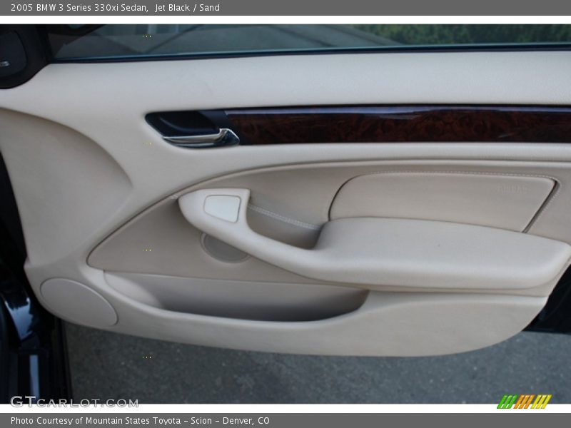 Jet Black / Sand 2005 BMW 3 Series 330xi Sedan