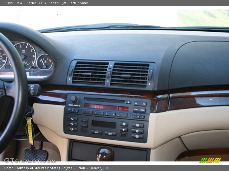 Jet Black / Sand 2005 BMW 3 Series 330xi Sedan