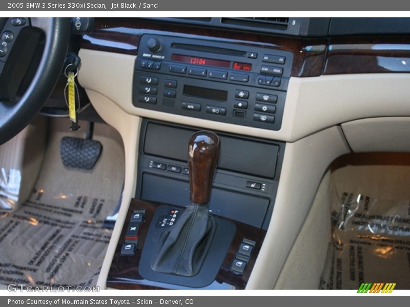 Jet Black / Sand 2005 BMW 3 Series 330xi Sedan
