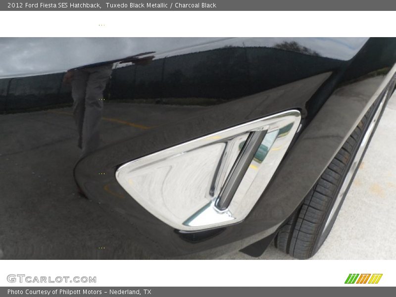 Tuxedo Black Metallic / Charcoal Black 2012 Ford Fiesta SES Hatchback