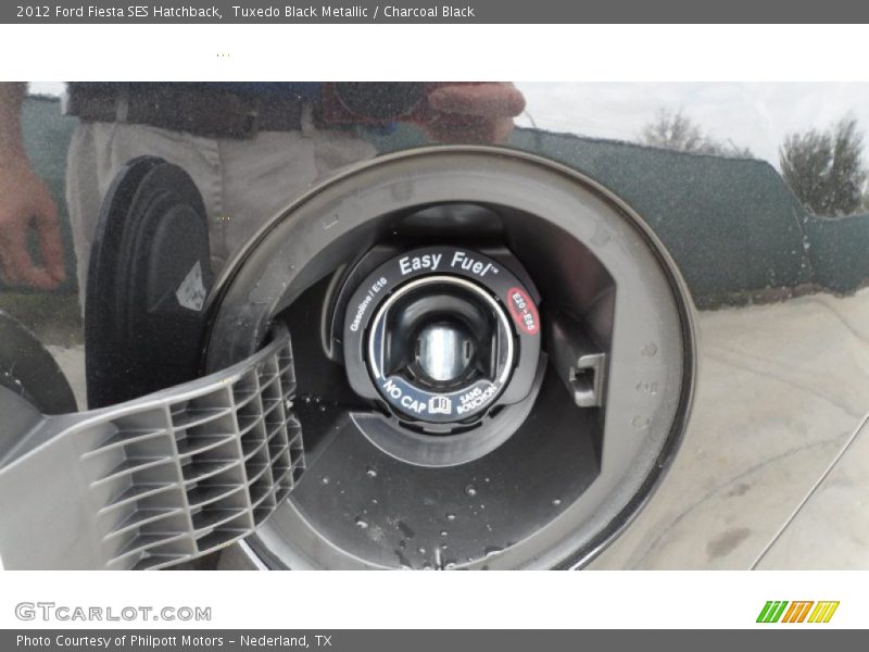 Tuxedo Black Metallic / Charcoal Black 2012 Ford Fiesta SES Hatchback