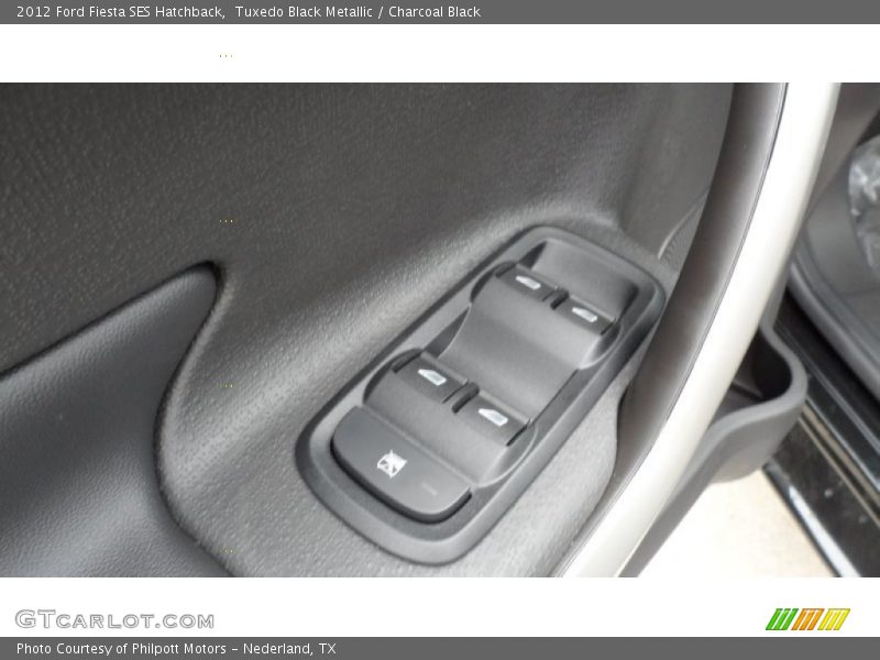 Tuxedo Black Metallic / Charcoal Black 2012 Ford Fiesta SES Hatchback