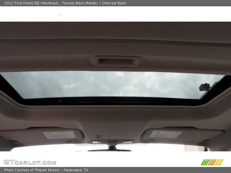 Sunroof of 2012 Fiesta SES Hatchback