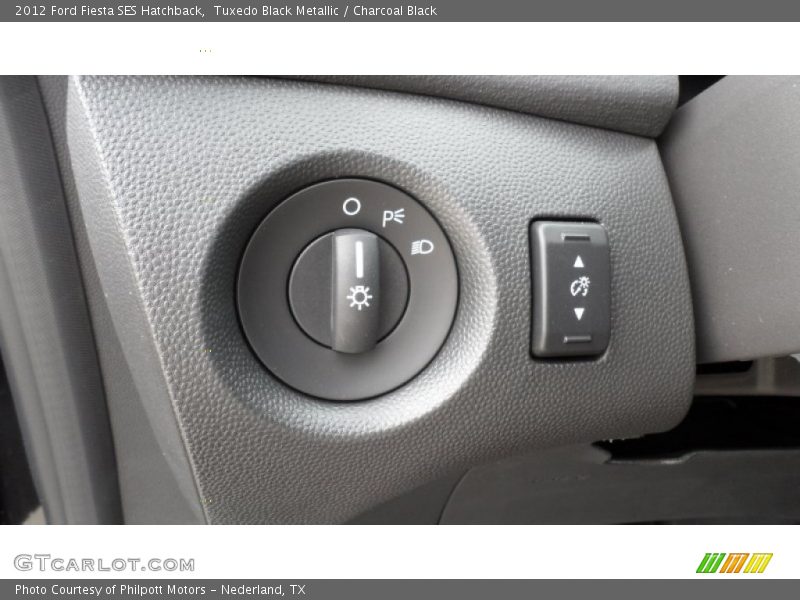 Controls of 2012 Fiesta SES Hatchback