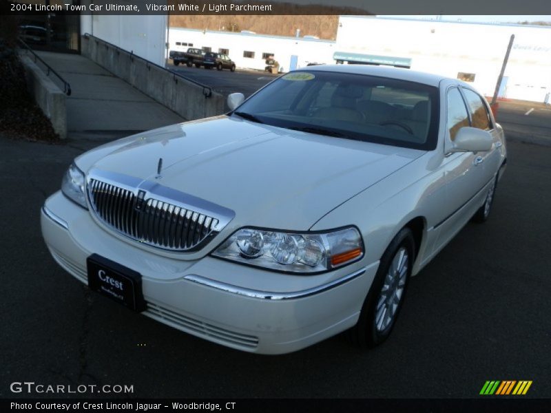 Vibrant White / Light Parchment 2004 Lincoln Town Car Ultimate