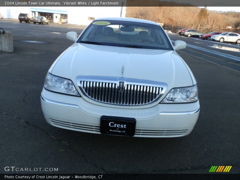 Vibrant White / Light Parchment 2004 Lincoln Town Car Ultimate