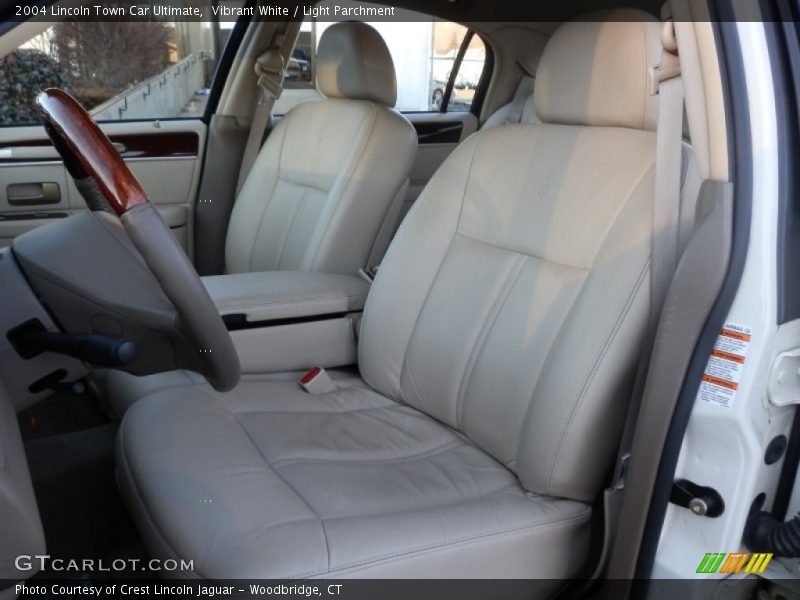 Vibrant White / Light Parchment 2004 Lincoln Town Car Ultimate