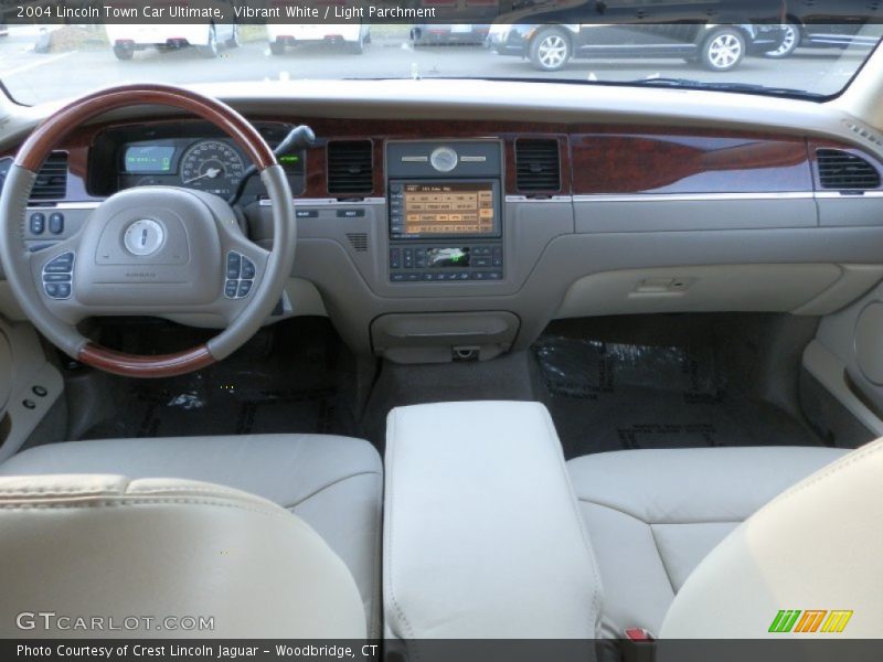 Vibrant White / Light Parchment 2004 Lincoln Town Car Ultimate