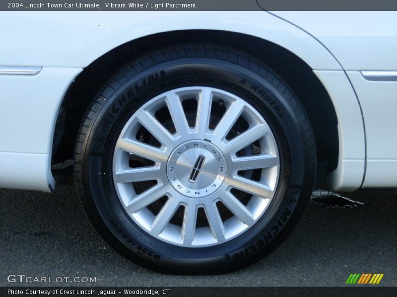 Vibrant White / Light Parchment 2004 Lincoln Town Car Ultimate