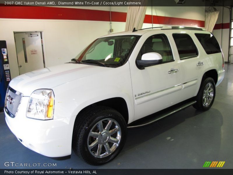 Diamond White Tri-Coat / Cocoa/Light Cashmere 2007 GMC Yukon Denali AWD